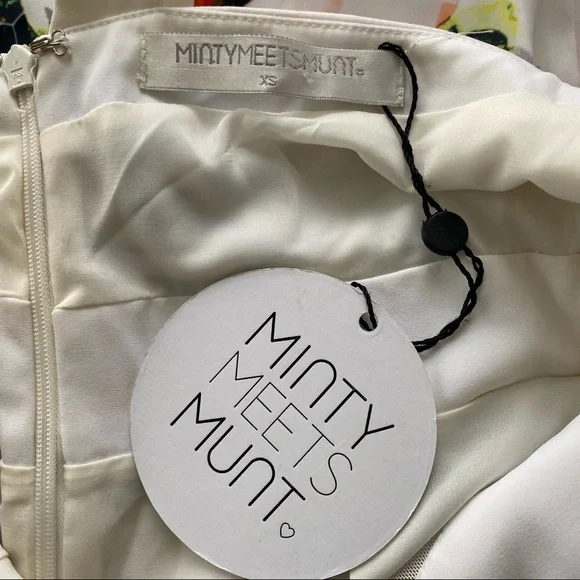 Minty Meets Munt Floral Mesh Panel Mini Dress - Picture 5 of 8